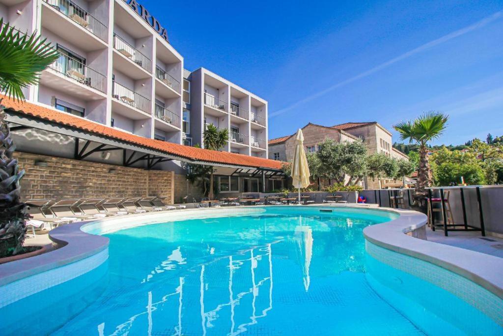 Hotel لومباردا المظهر الخارجي الصورة
