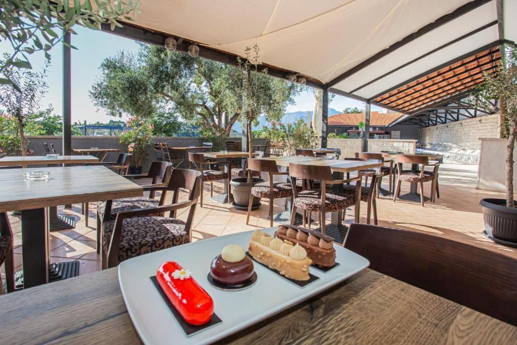Hotel لومباردا المظهر الخارجي الصورة