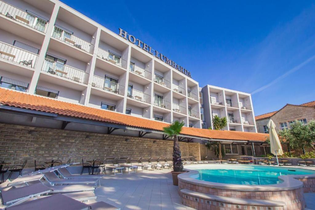 Hotel لومباردا المظهر الخارجي الصورة